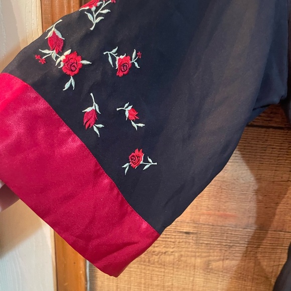 ♥️🖤Delicates roses and satin robe - Picture 3 of 4